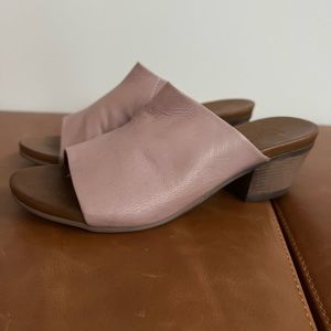 Soft Leather Slides. 1” heel. Taupe Pink colour. Size 37. VERY comfortable.